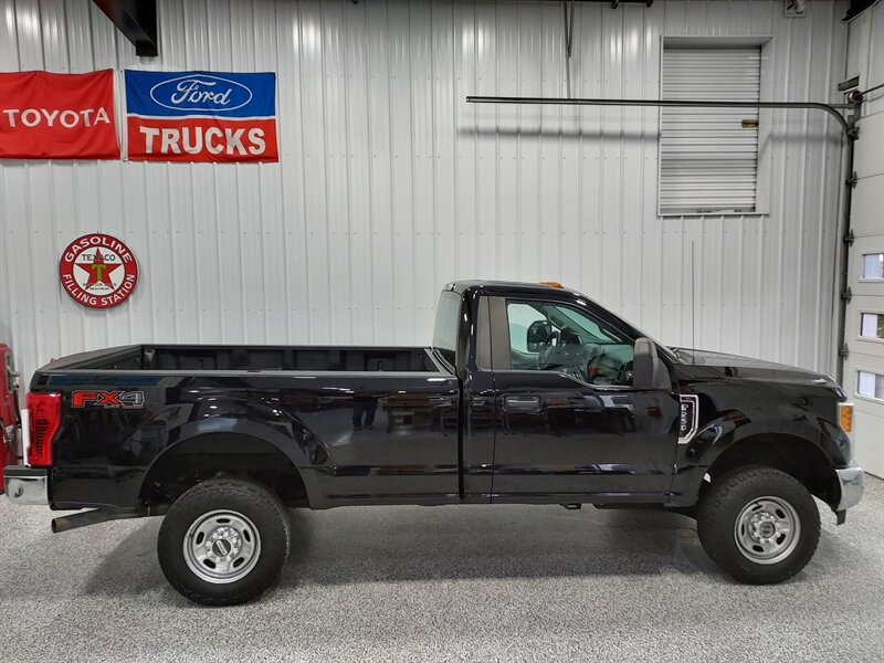 2017 Ford F-250 Super Duty XL   - Photo 2 - Rochelle, IL 61068