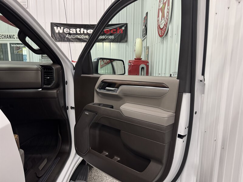 2025 GMC Sierra 1500 SLT X31 Off Road Pkg - Photo 14 - Rochelle, IL 61068