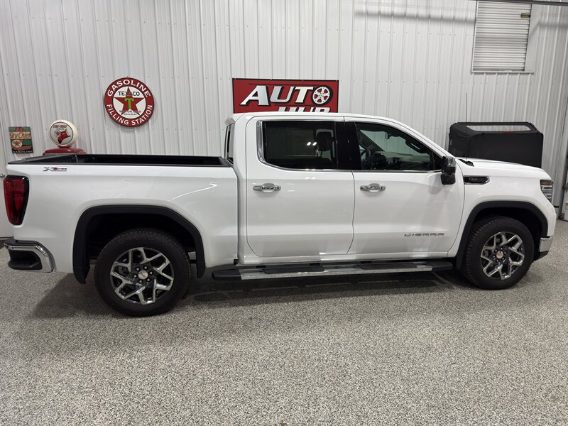 2025 GMC Sierra 1500 SLT X31 Off Road Pkg - Photo 18 - Rochelle, IL 61068