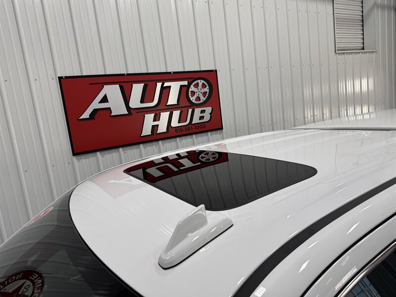 2025 GMC Sierra 1500 SLT X31 Off Road Pkg - Photo 11 - Rochelle, IL 61068