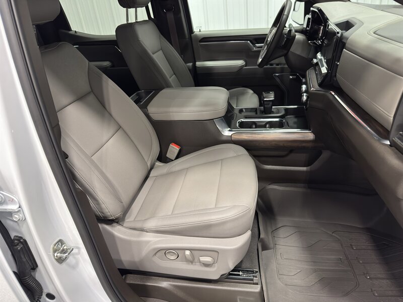 2025 GMC Sierra 1500 SLT X31 Off Road Pkg - Photo 24 - Rochelle, IL 61068