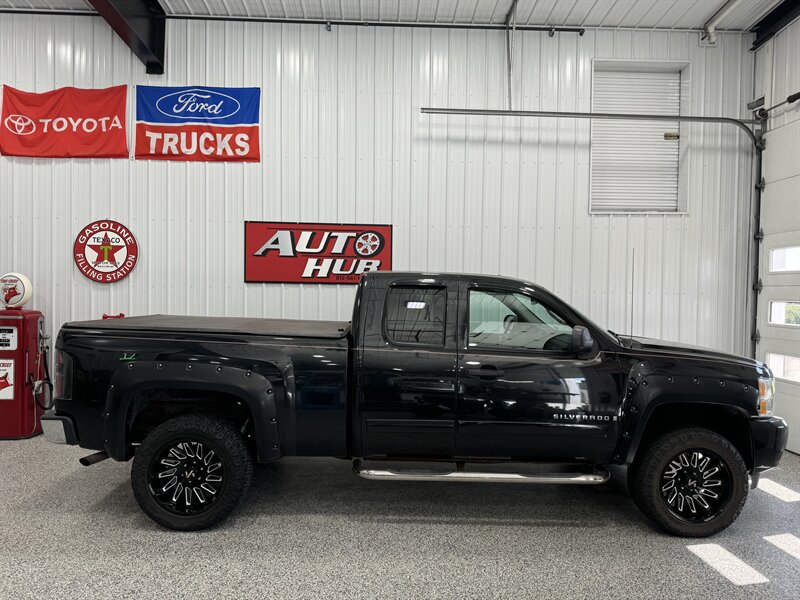 2009 Chevrolet Silverado 1500 LT   - Photo 6 - Rochelle, IL 61068