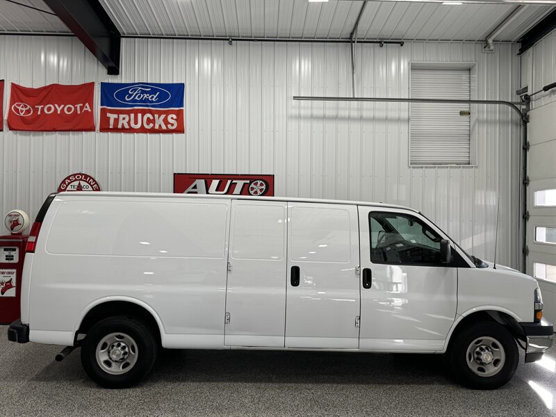 2020 Chevrolet Express 3500   - Photo 7 - Rochelle, IL 61068