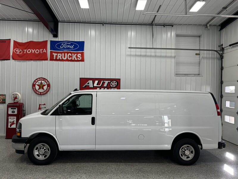 2020 Chevrolet Express 3500   - Photo 1 - Rochelle, IL 61068