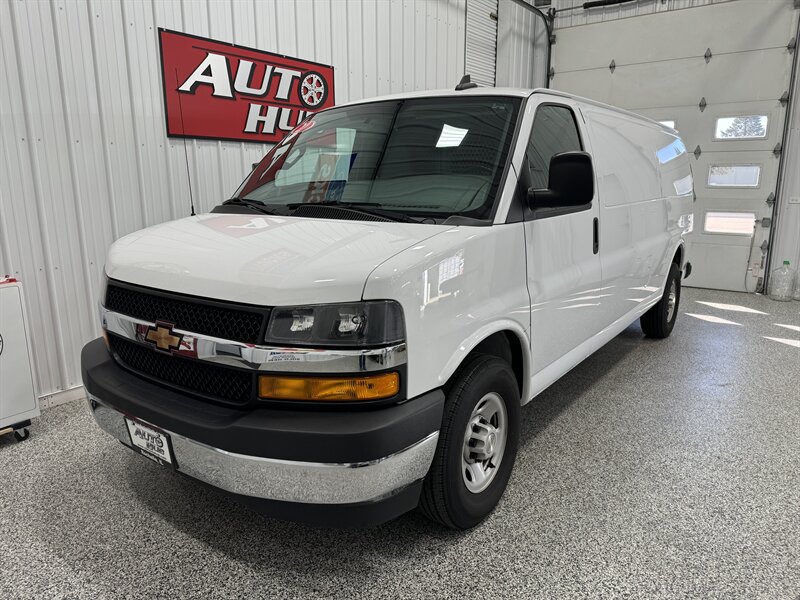 2020 Chevrolet Express 3500   - Photo 2 - Rochelle, IL 61068