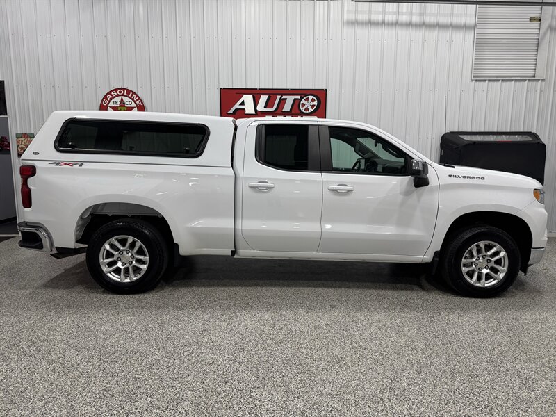 2022 Chevrolet Silverado 1500 LT - Photo 3 - Rochelle, IL 61068