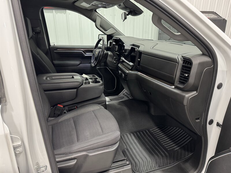 2022 Chevrolet Silverado 1500 LT - Photo 15 - Rochelle, IL 61068