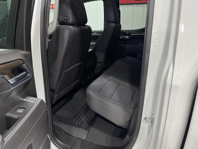 2022 Chevrolet Silverado 1500 LT - Photo 12 - Rochelle, IL 61068