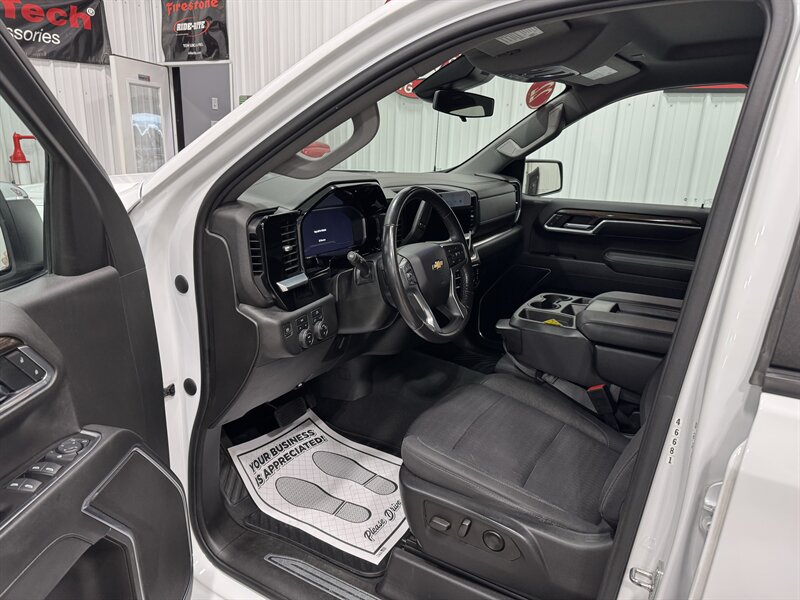 2022 Chevrolet Silverado 1500 LT - Photo 6 - Rochelle, IL 61068