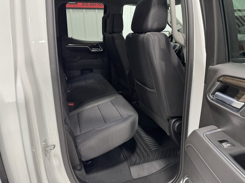 2022 Chevrolet Silverado 1500 LT - Photo 14 - Rochelle, IL 61068