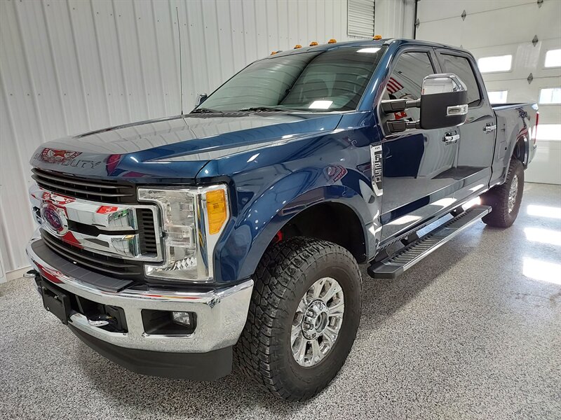 2017 Ford F-250 XLT   - Photo 3 - Rochelle, IL 61068