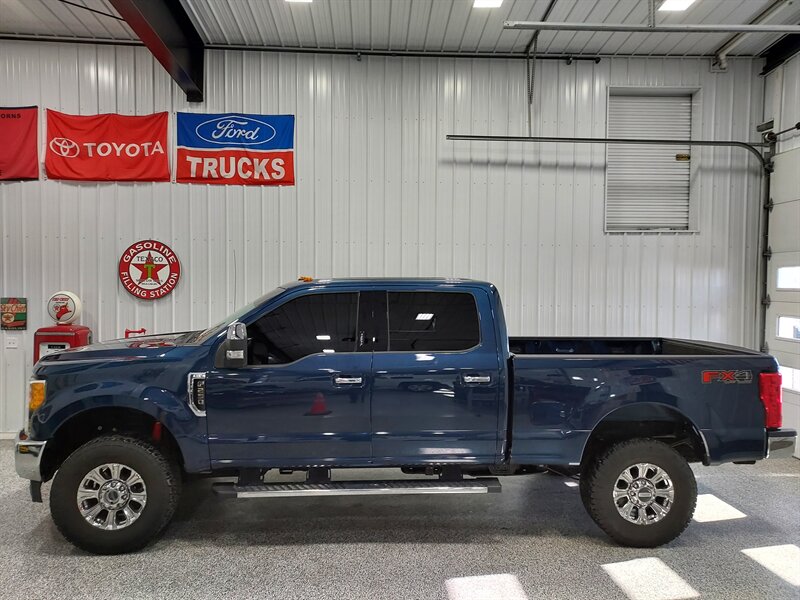 2017 Ford F-250 XLT   - Photo 2 - Rochelle, IL 61068