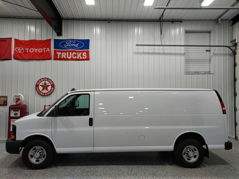 2016 Chevrolet Express 3500  extended - Photo 2 - Rochelle, IL 61068