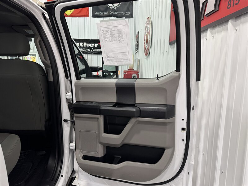 2017 Ford F-250 Super Duty XL - Photo 24 - Rochelle, IL 61068