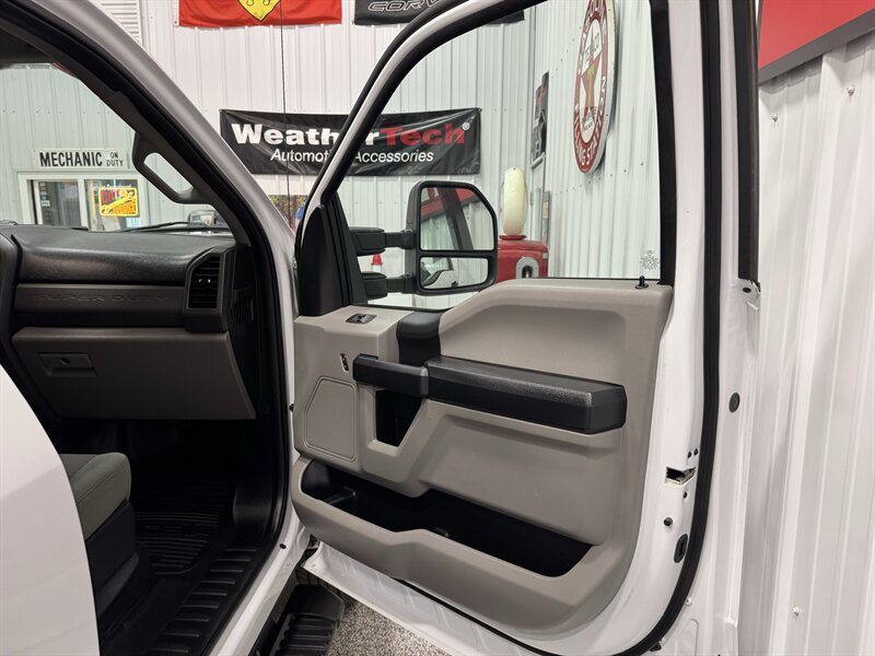 2017 Ford F-250 Super Duty XL - Photo 25 - Rochelle, IL 61068