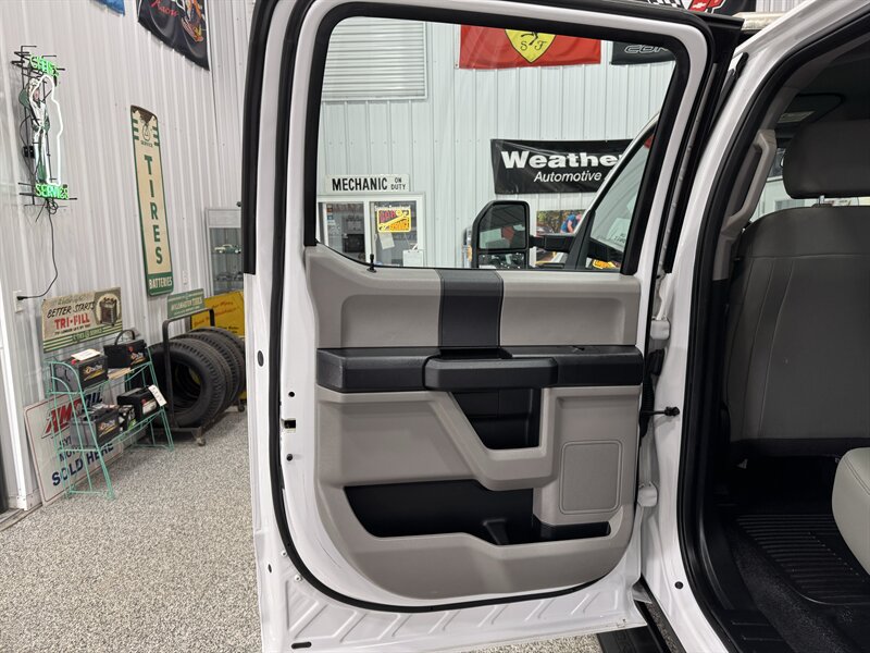 2017 Ford F-250 Super Duty XL - Photo 23 - Rochelle, IL 61068