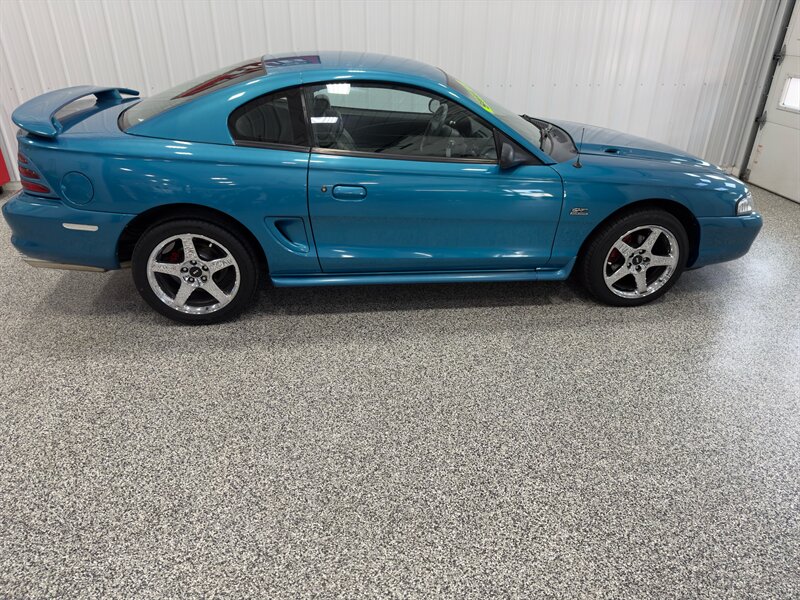 1995 Ford Mustang GT   - Photo 2 - Rochelle, IL 61068