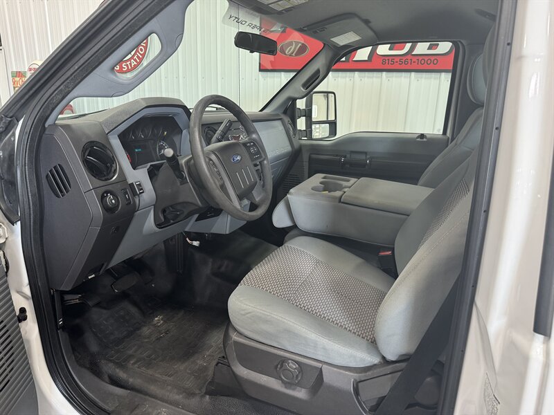 2016 Ford F-350 XL   - Photo 8 - Rochelle, IL 61068