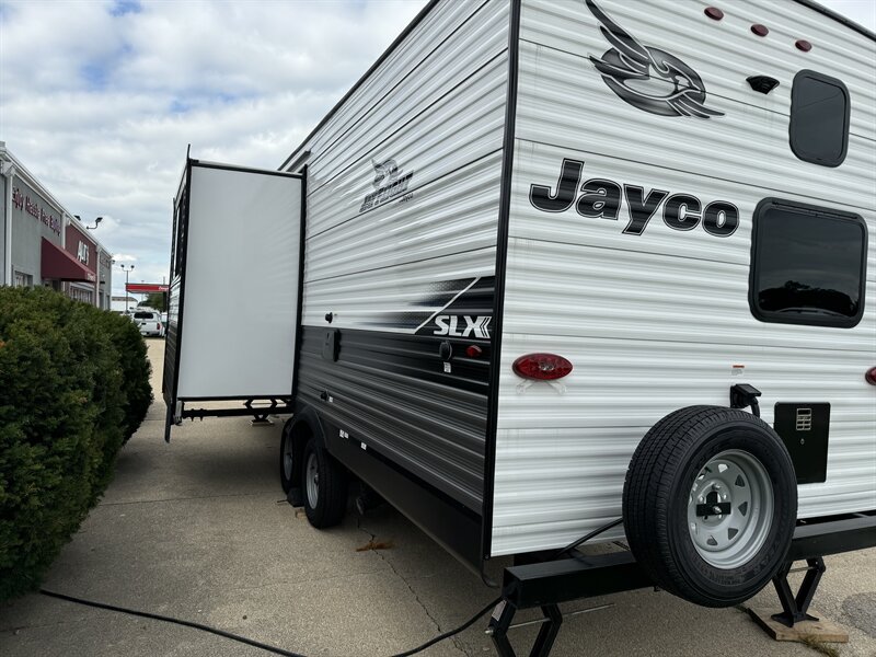 2022 Jayco Jayflight   - Photo 4 - Rochelle, IL 61068