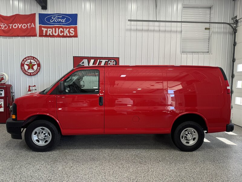 2017 Chevrolet Express Cargo 2500   - Photo 1 - Rochelle, IL 61068