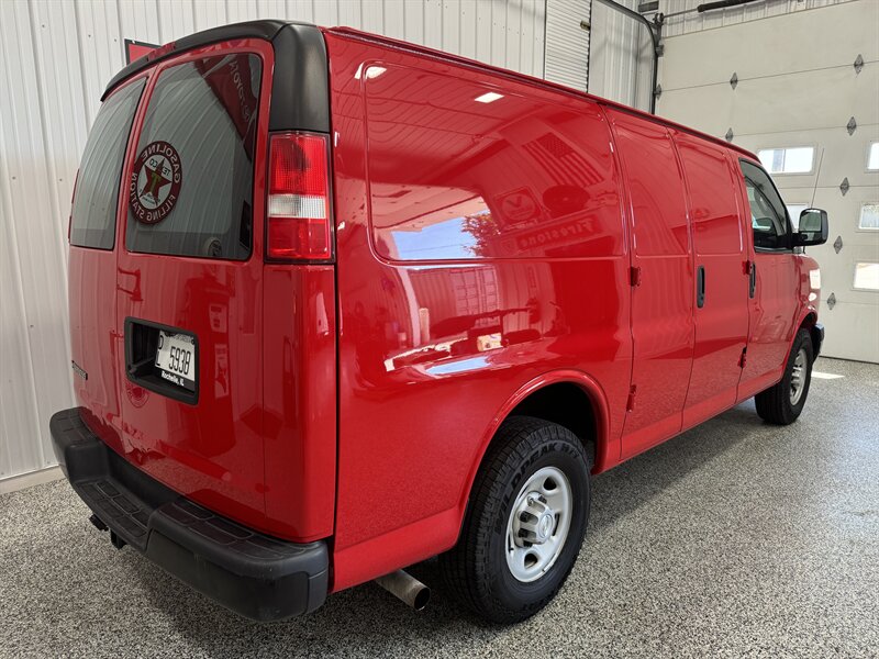 2017 Chevrolet Express Cargo 2500   - Photo 8 - Rochelle, IL 61068