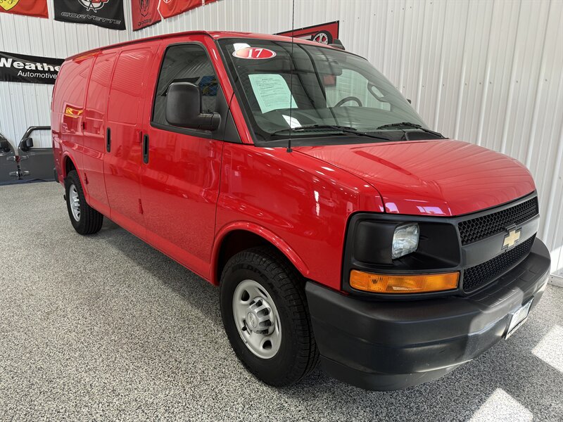 2017 Chevrolet Express Cargo 2500   - Photo 7 - Rochelle, IL 61068