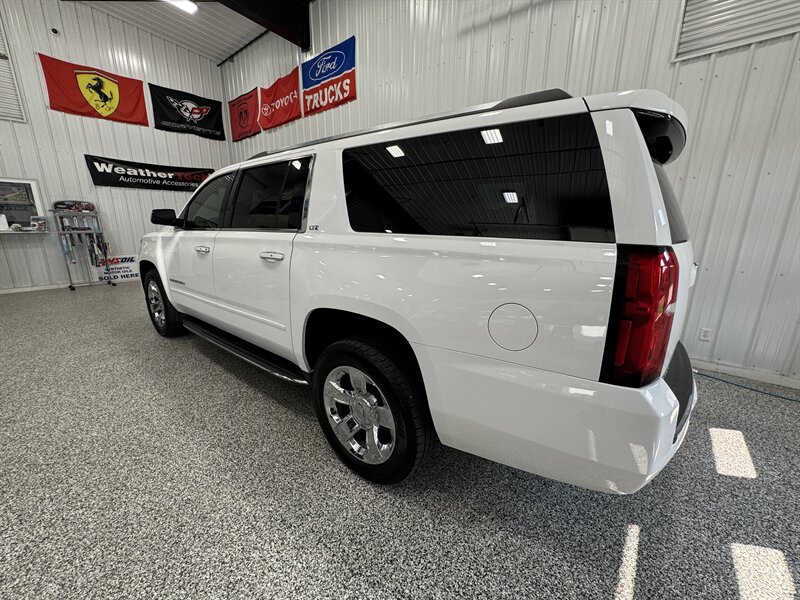 2016 Chevrolet Suburban LTZ 1500   - Photo 3 - Rochelle, IL 61068