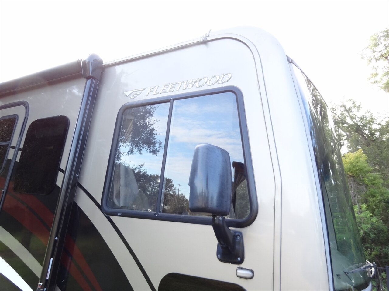 2015 Fleetwood Flair 26D Class A - Photo 15 - Deland, FL 32720