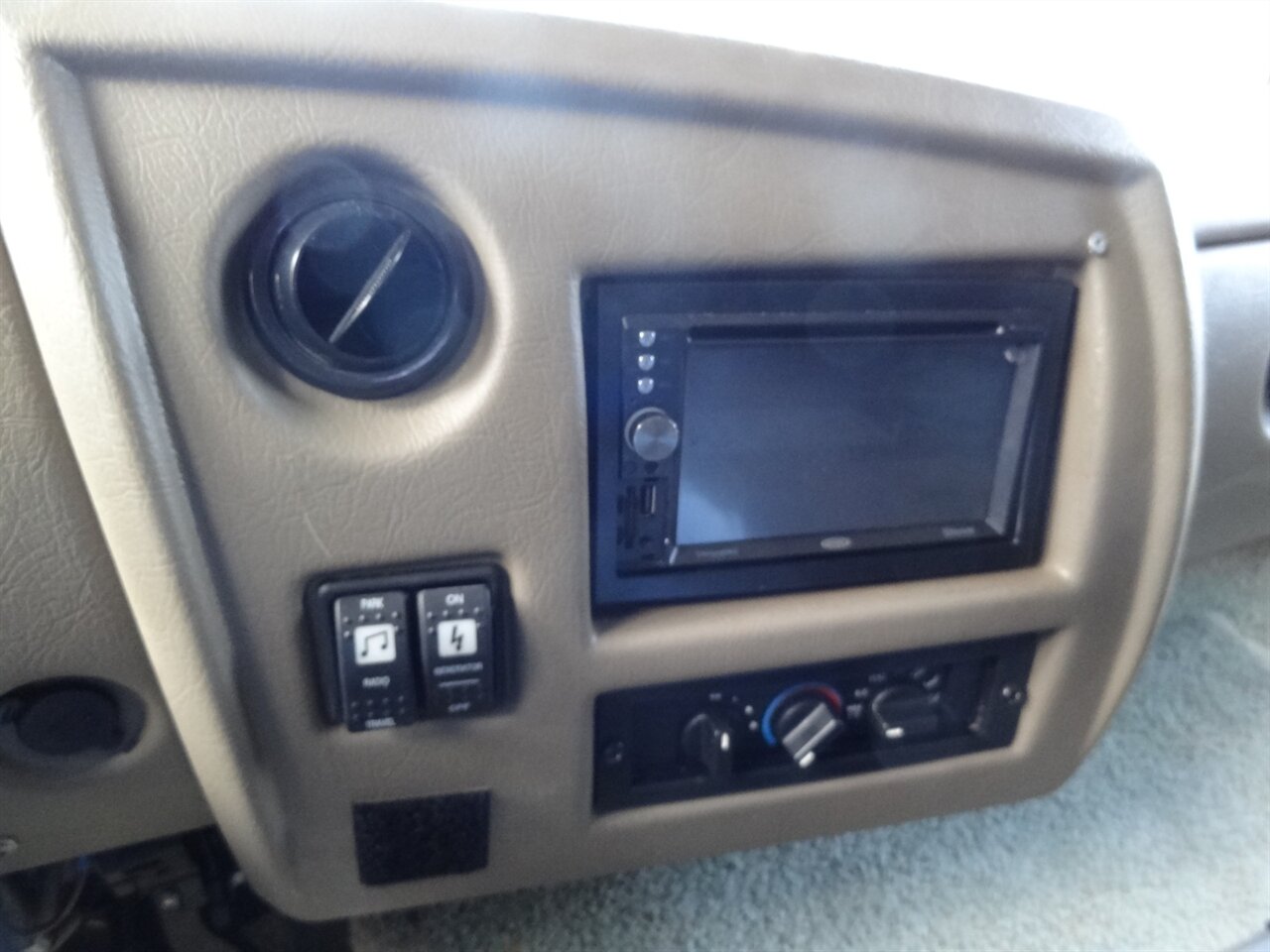 2015 Fleetwood Flair 26D Class A - Photo 43 - Deland, FL 32720