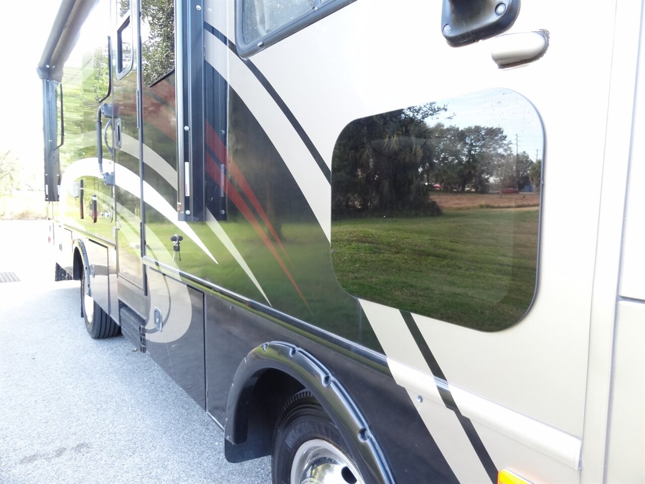 2015 Fleetwood Flair 26D Class A - Photo 16 - Deland, FL 32720