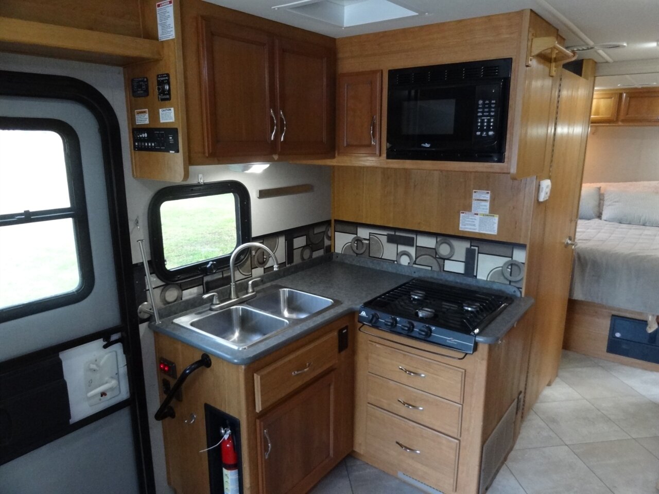 2015 Fleetwood Flair 26D Class A - Photo 49 - Deland, FL 32720