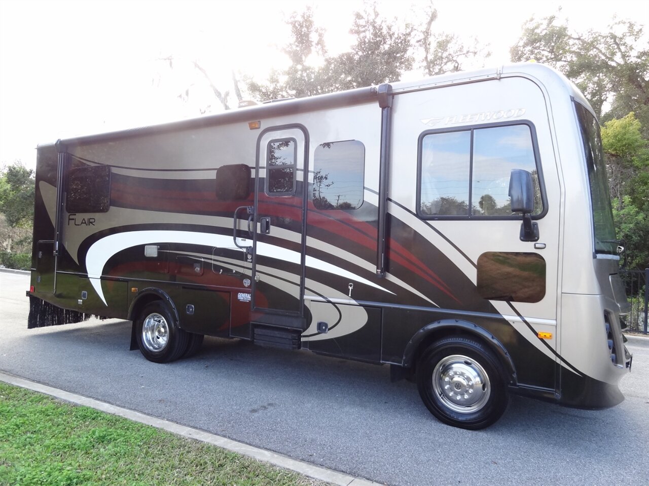 2015 Fleetwood Flair 26D Class A - Photo 7 - Deland, FL 32720