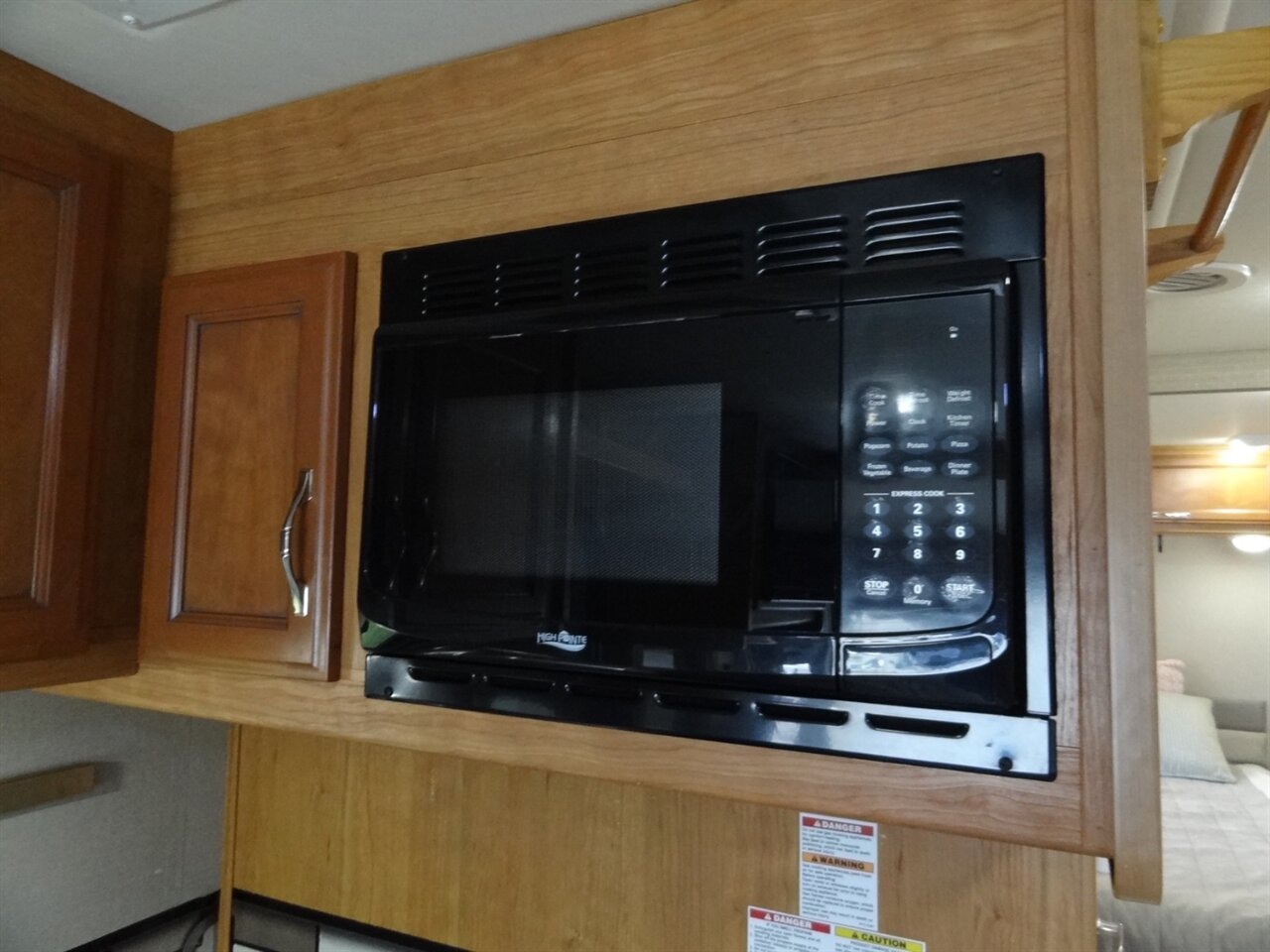 2015 Fleetwood Flair 26D Class A - Photo 52 - Deland, FL 32720