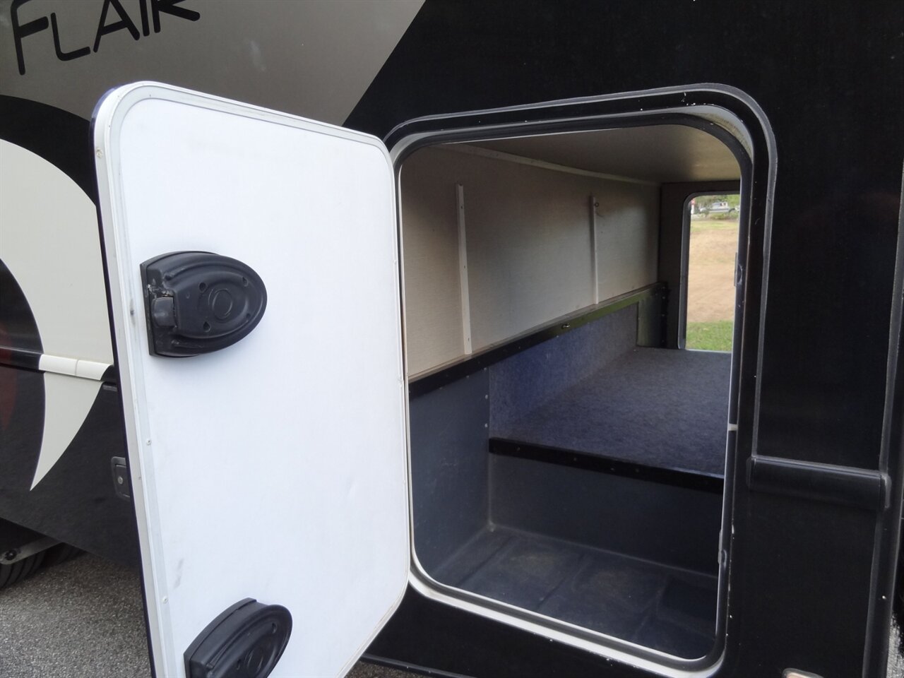 2015 Fleetwood Flair 26D Class A - Photo 24 - Deland, FL 32720