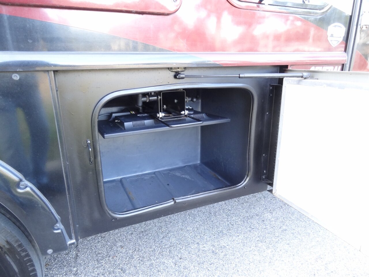 2015 Fleetwood Flair 26D Class A - Photo 18 - Deland, FL 32720