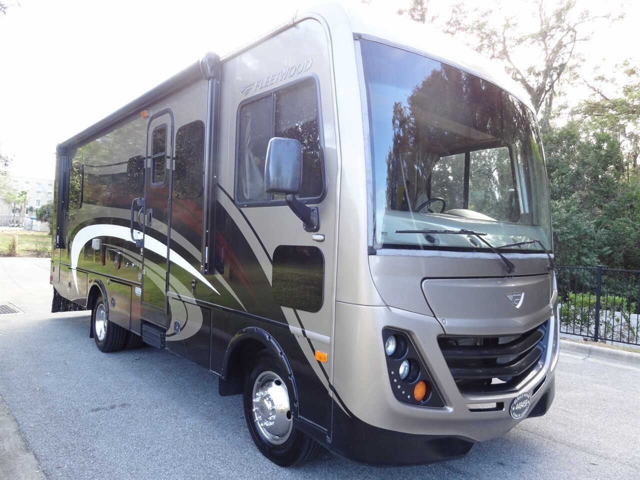 2015 Fleetwood Flair 26D Class A - Photo 5 - Deland, FL 32720