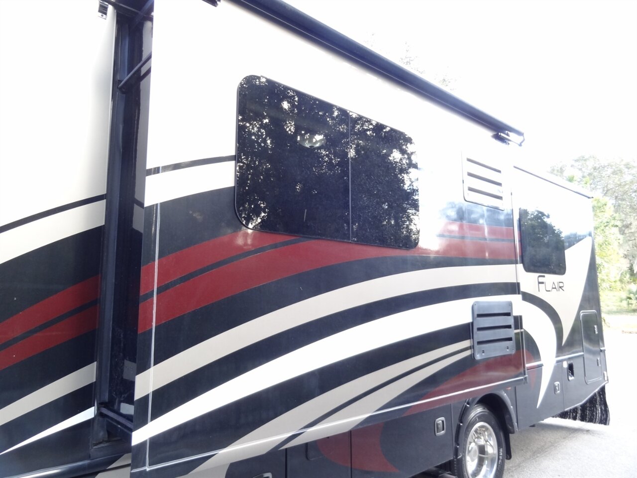 2015 Fleetwood Flair 26D Class A - Photo 3 - Deland, FL 32720