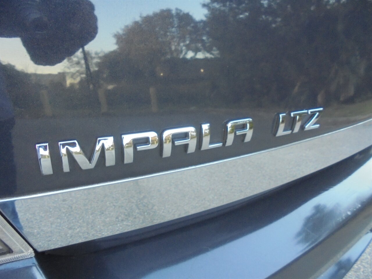 2009 Chevrolet Impala LTZ   - Photo 21 - Deland, FL 32720