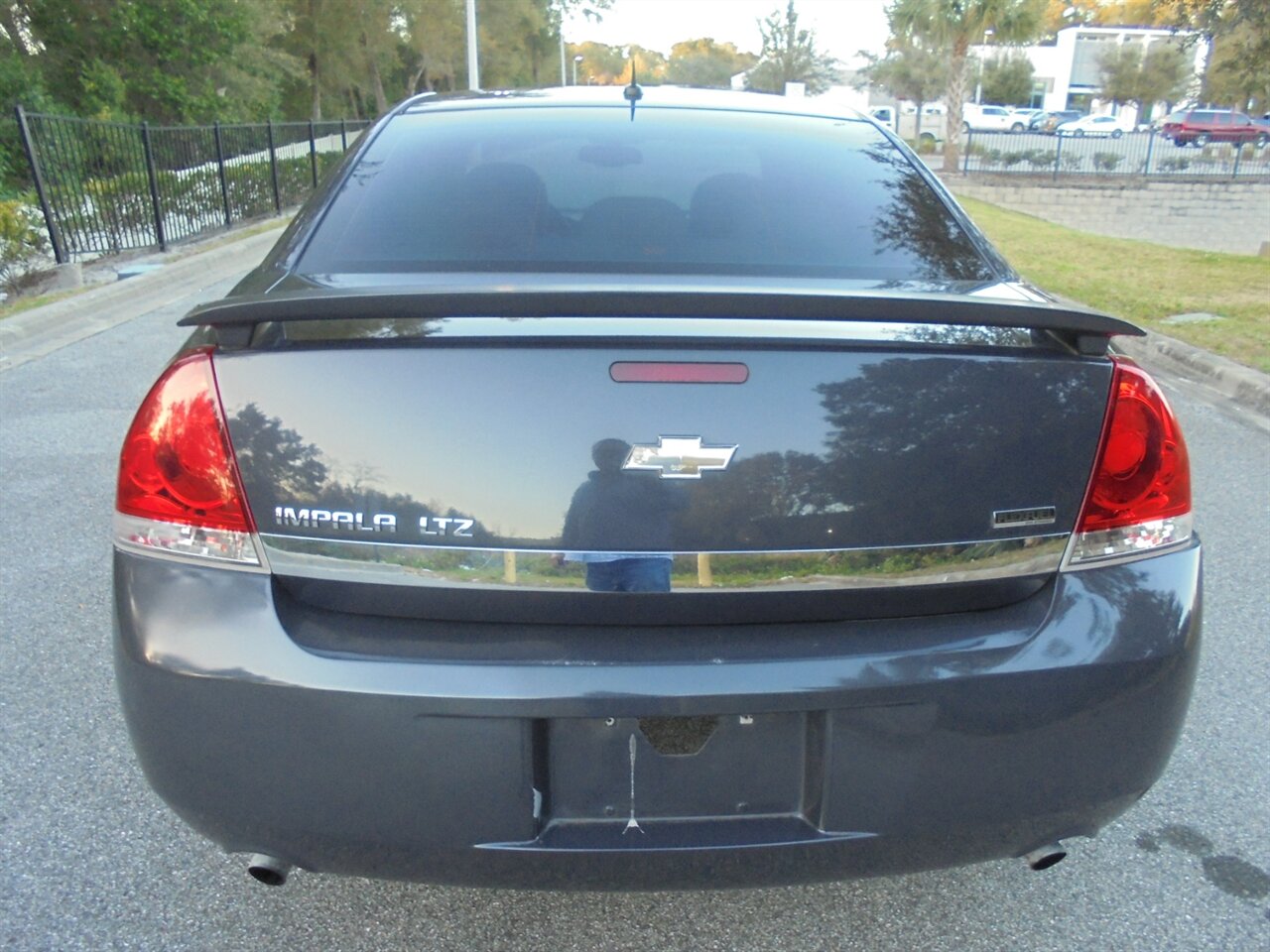 2009 Chevrolet Impala LTZ   - Photo 13 - Deland, FL 32720