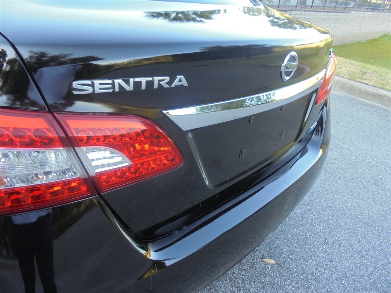 2014 Nissan Sentra SL  Luxury  pure drive - Photo 20 - Deland, FL 32720