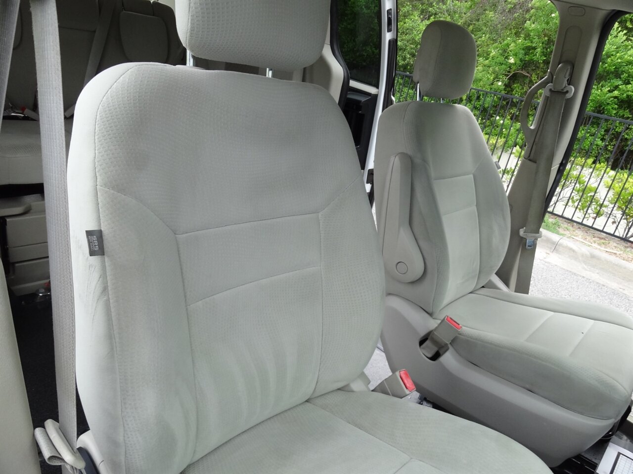 2014 Dodge Grand Caravan SE  Braun Entervan handicap van - Photo 47 - Deland, FL 32720