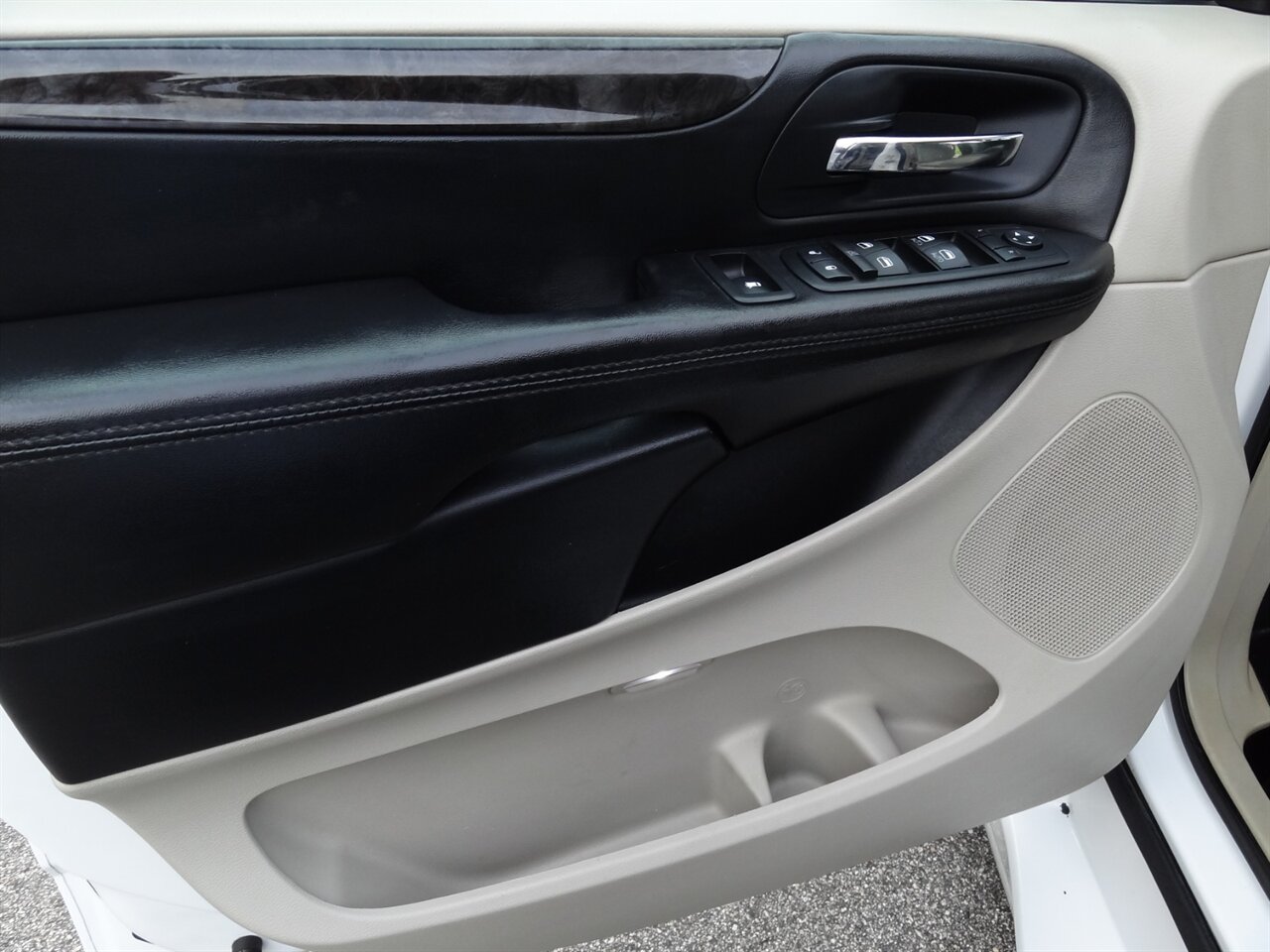 2014 Dodge Grand Caravan SE  Braun Entervan handicap van - Photo 28 - Deland, FL 32720