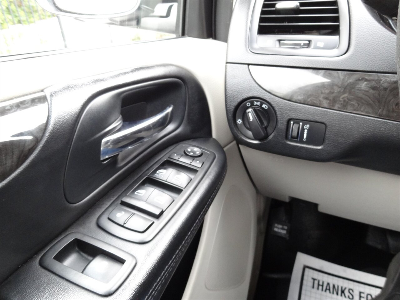 2014 Dodge Grand Caravan SE  Braun Entervan handicap van - Photo 29 - Deland, FL 32720