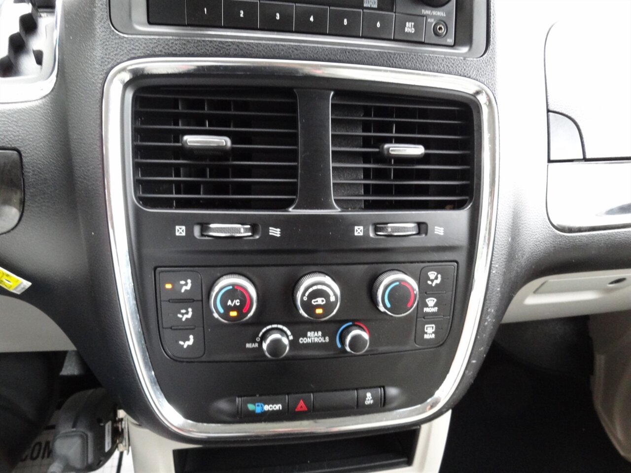 2014 Dodge Grand Caravan SE  Braun Entervan handicap van - Photo 53 - Deland, FL 32720