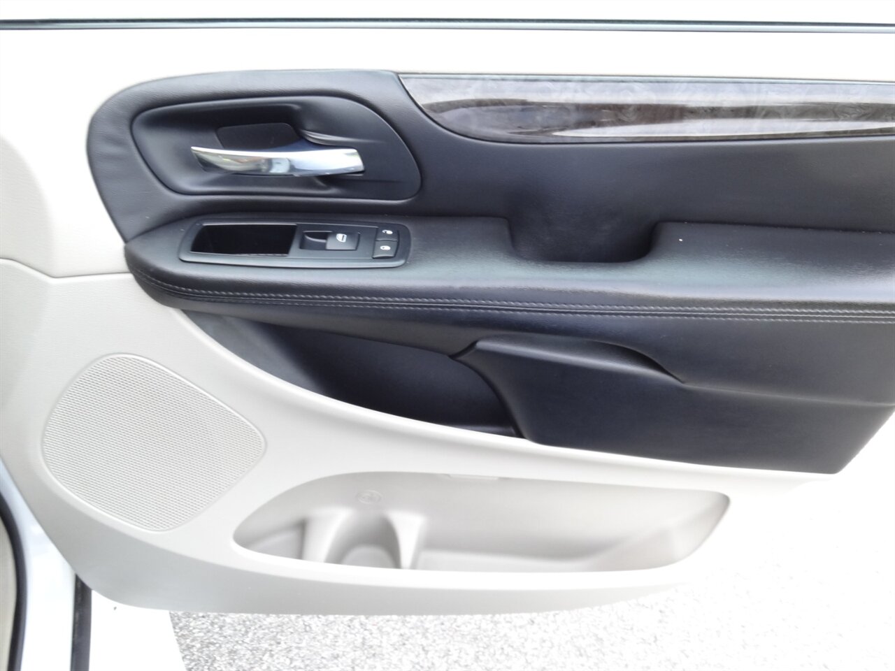 2014 Dodge Grand Caravan SE  Braun Entervan handicap van - Photo 49 - Deland, FL 32720