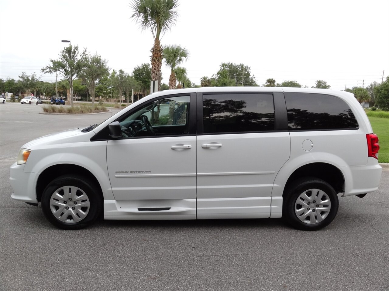 2014 Dodge Grand Caravan SE  Braun Entervan handicap van - Photo 17 - Deland, FL 32720
