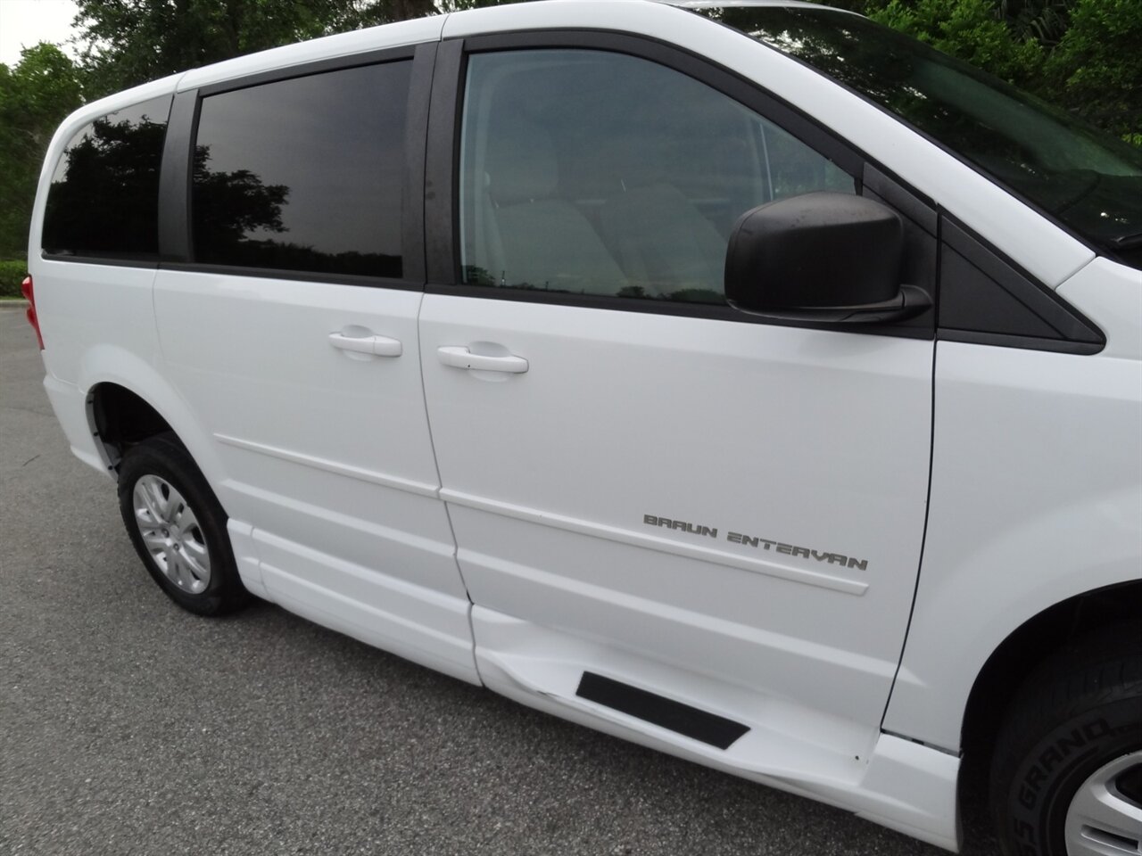 2014 Dodge Grand Caravan SE  Braun Entervan handicap van - Photo 11 - Deland, FL 32720