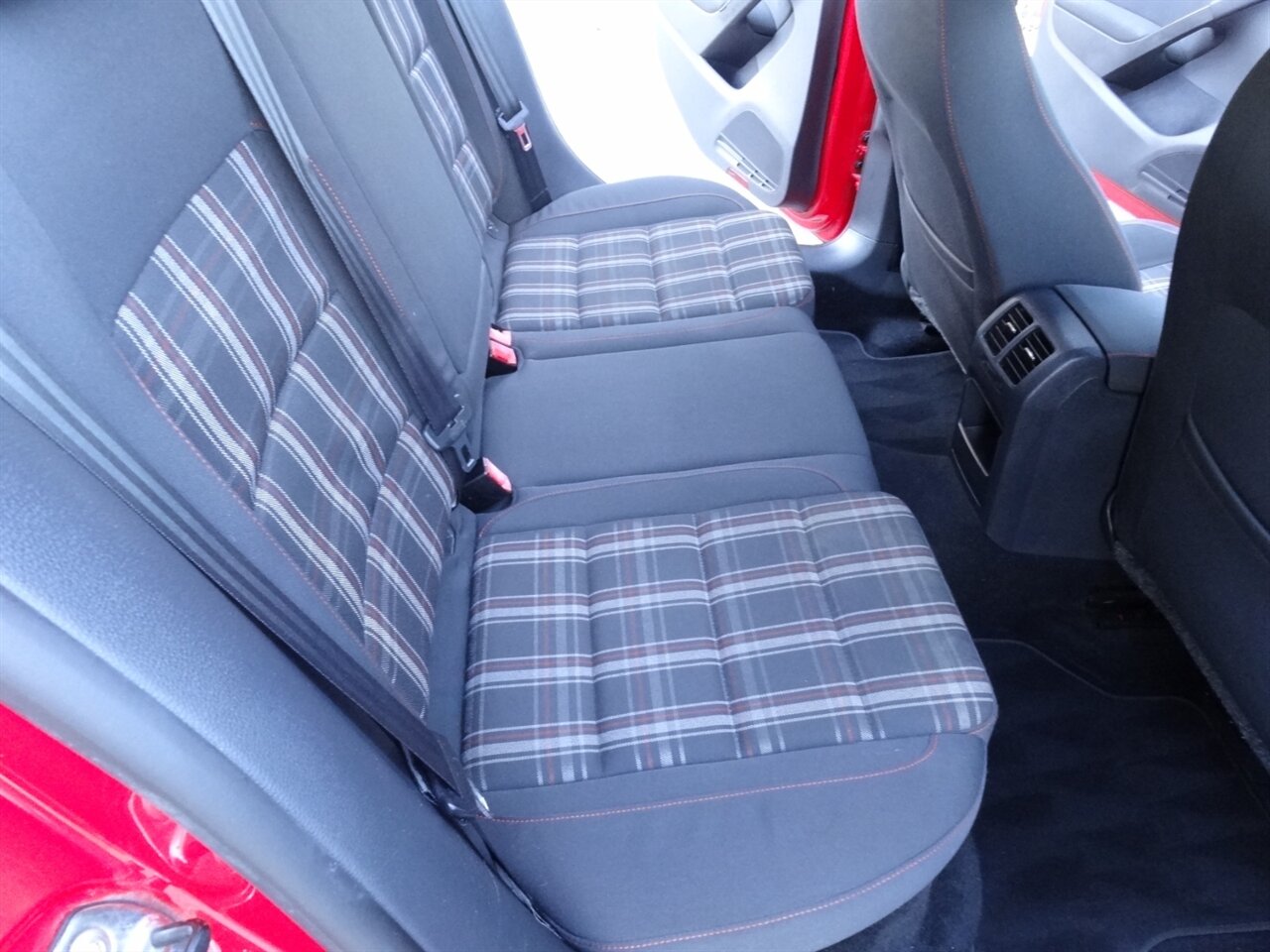 2012 Volkswagen GTI Premium   - Photo 38 - Deland, FL 32720