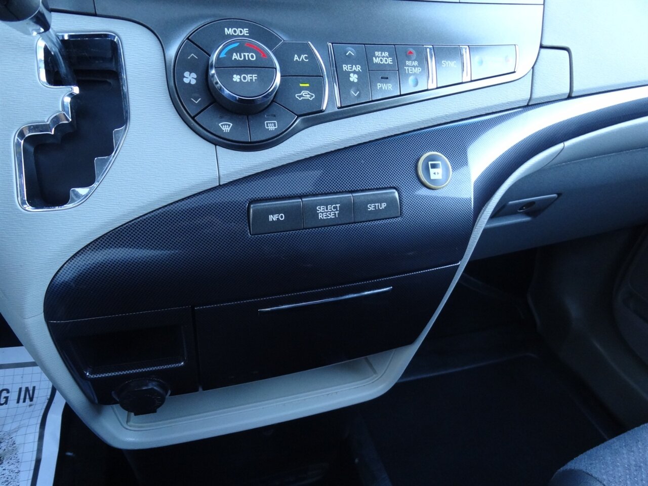 2011 Toyota Sienna SE  BraunAbility ramp van - Photo 55 - Deland, FL 32720