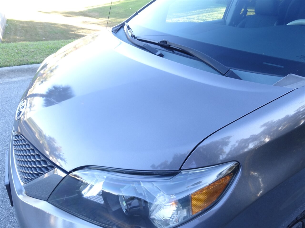 2011 Toyota Sienna SE  BraunAbility ramp van - Photo 17 - Deland, FL 32720